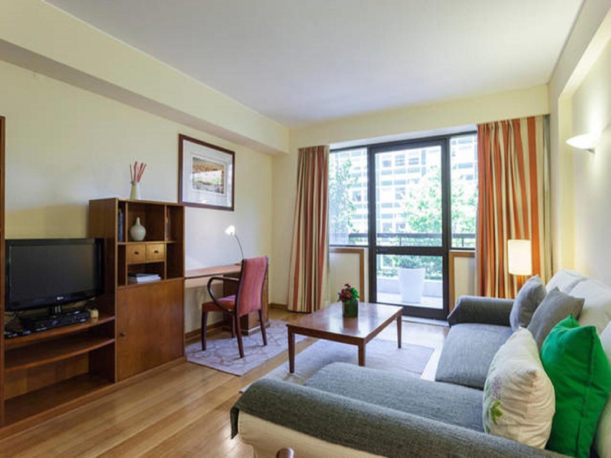 Stay In The Heart Of Lisbon-Altis Suites Hotel Bagian luar foto